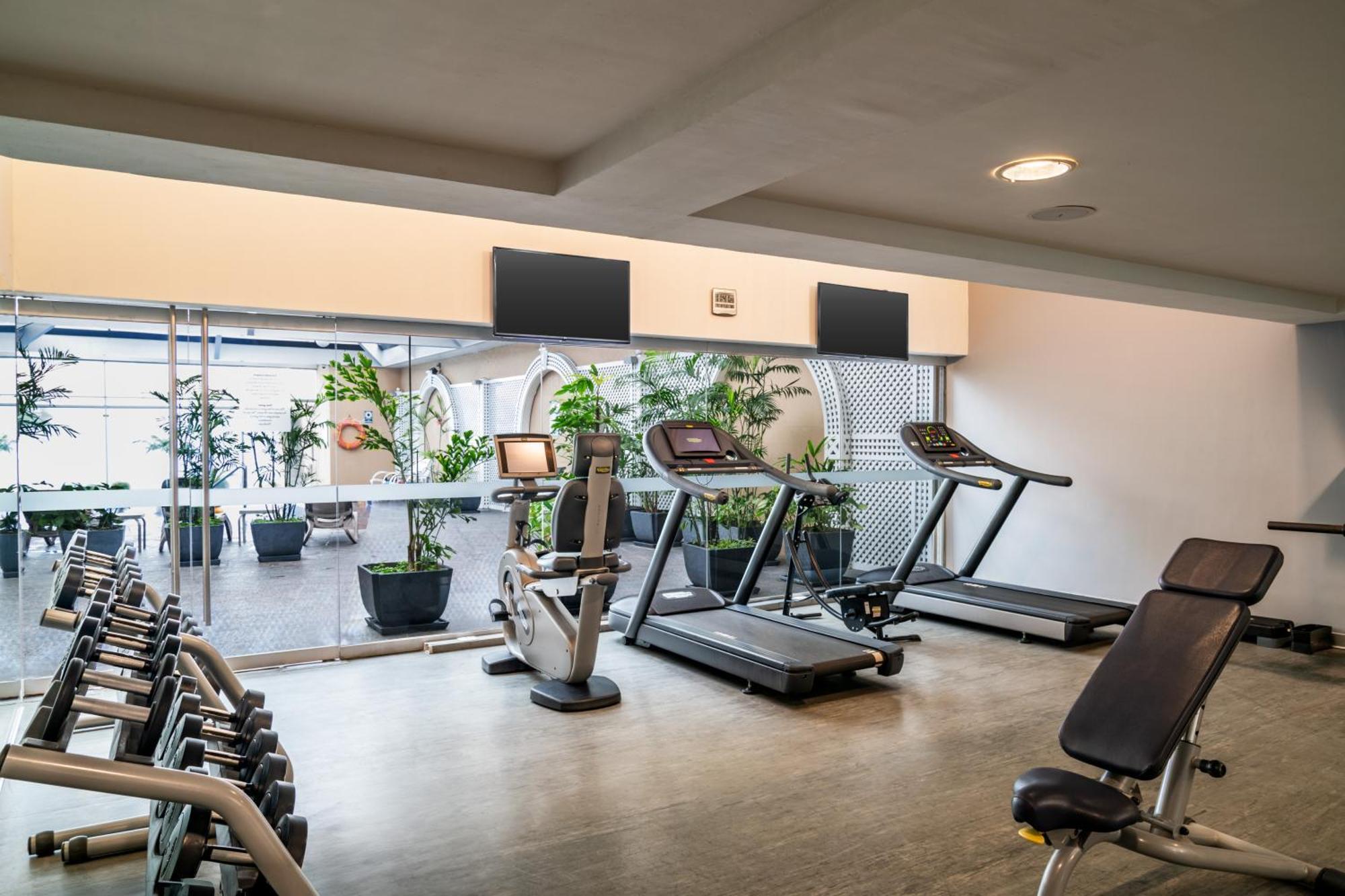 Casa Andina Premium Miraflores ليما المظهر الخارجي الصورة The gym at the hotel