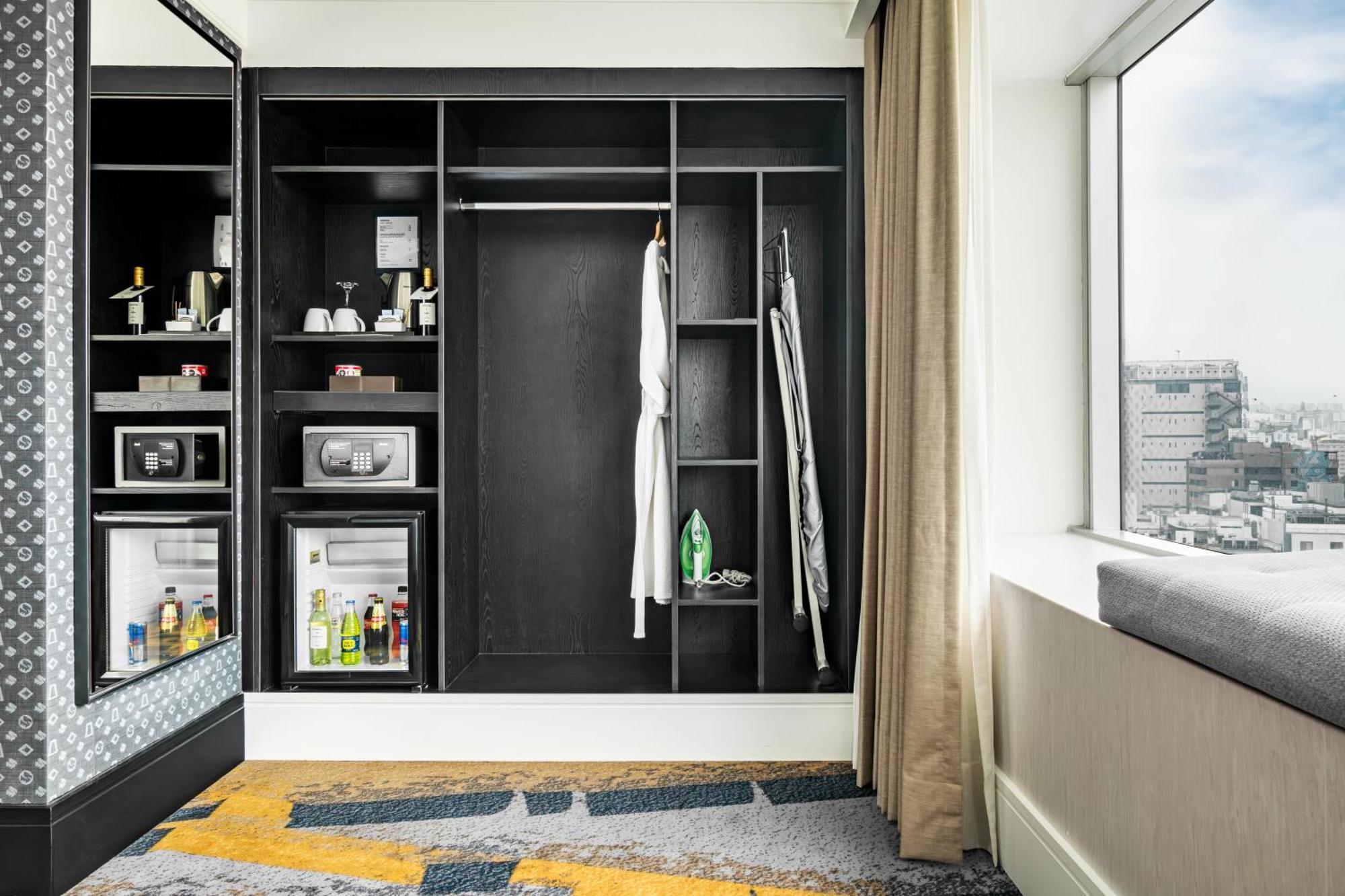 Casa Andina Premium Miraflores ليما المظهر الخارجي الصورة A walk-in closet