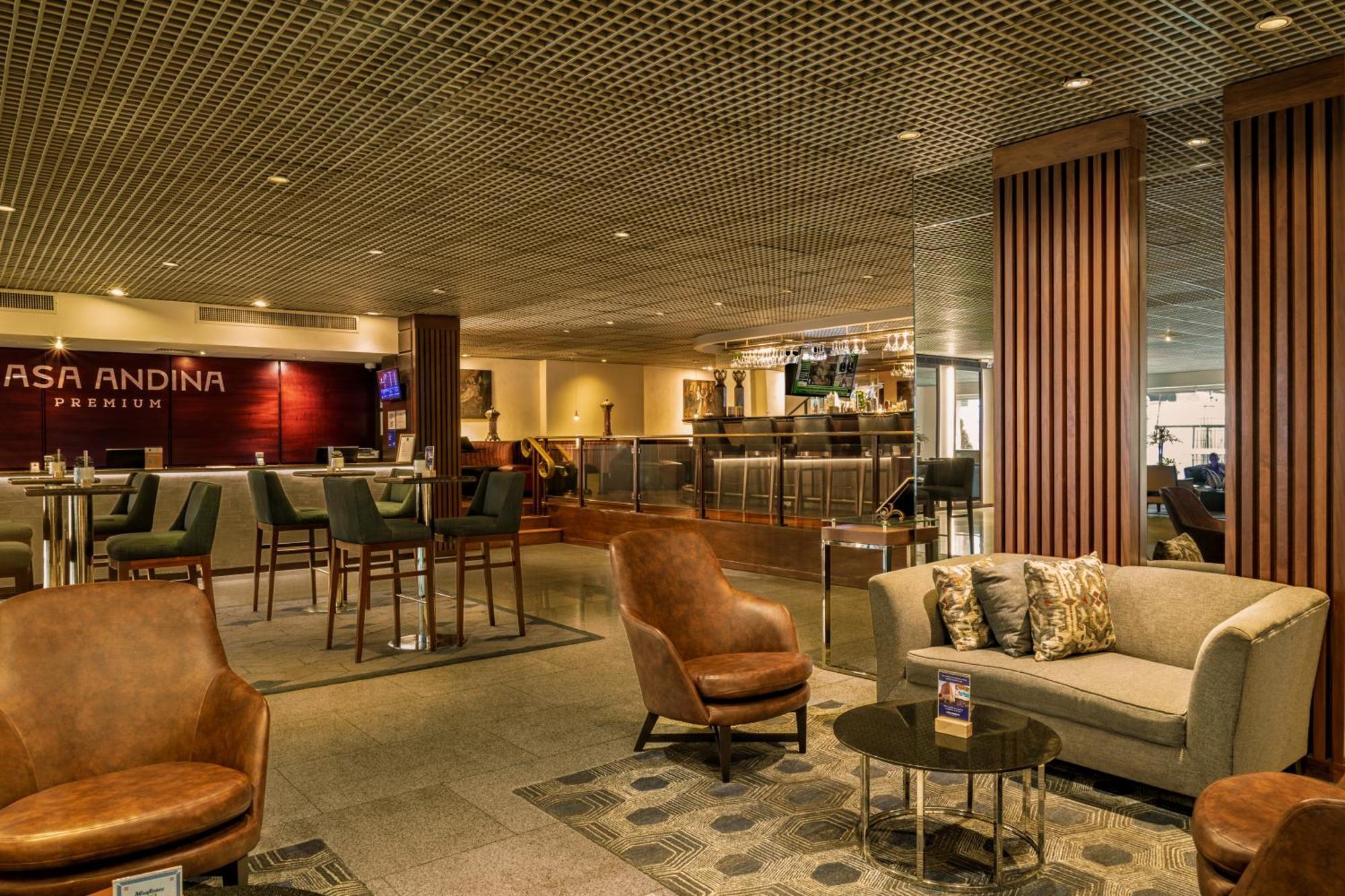 Casa Andina Premium Miraflores ليما المظهر الخارجي الصورة The Andina Premium Lounge at Santiago Airport