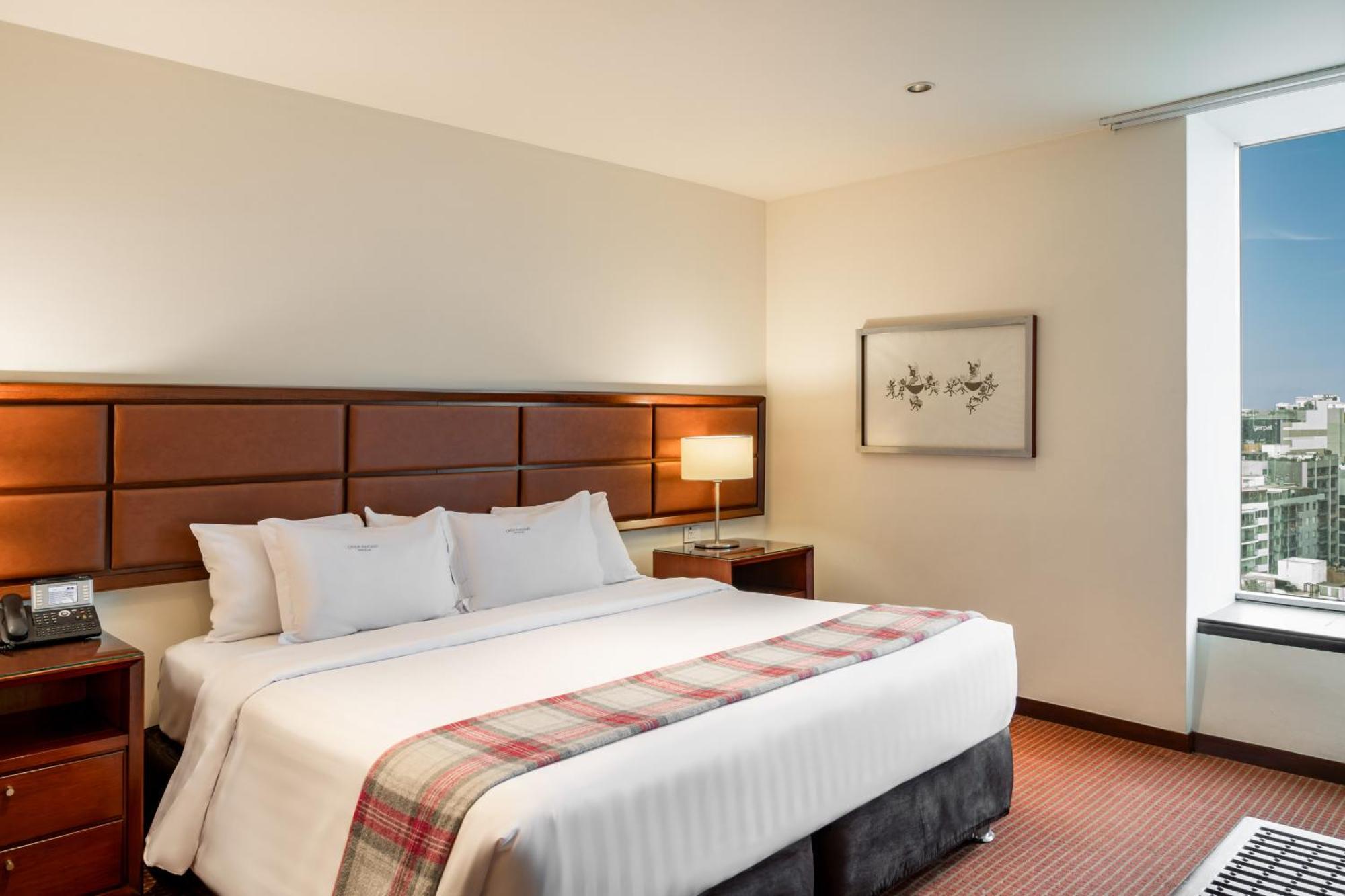 Casa Andina Premium Miraflores ليما المظهر الخارجي الصورة A bedroom at the hotel